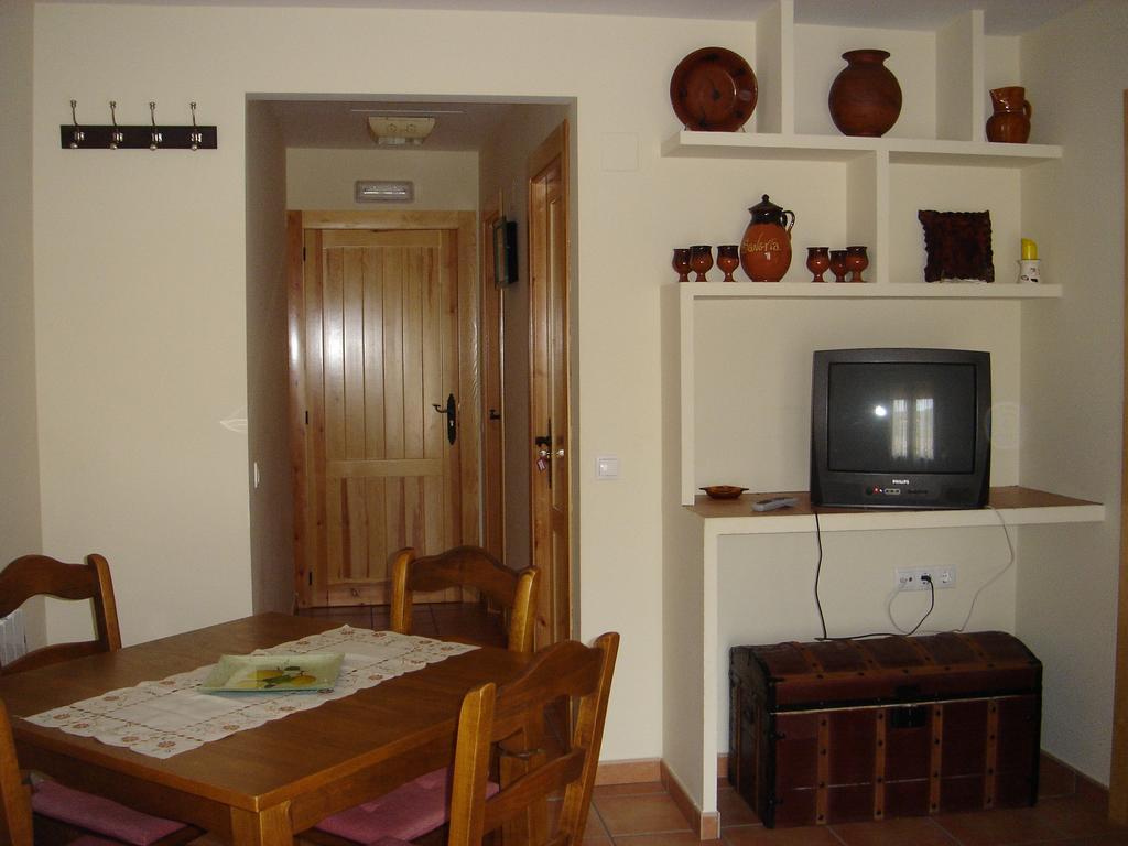 Apartamentos Serrano Ribatajada Exteriör bild